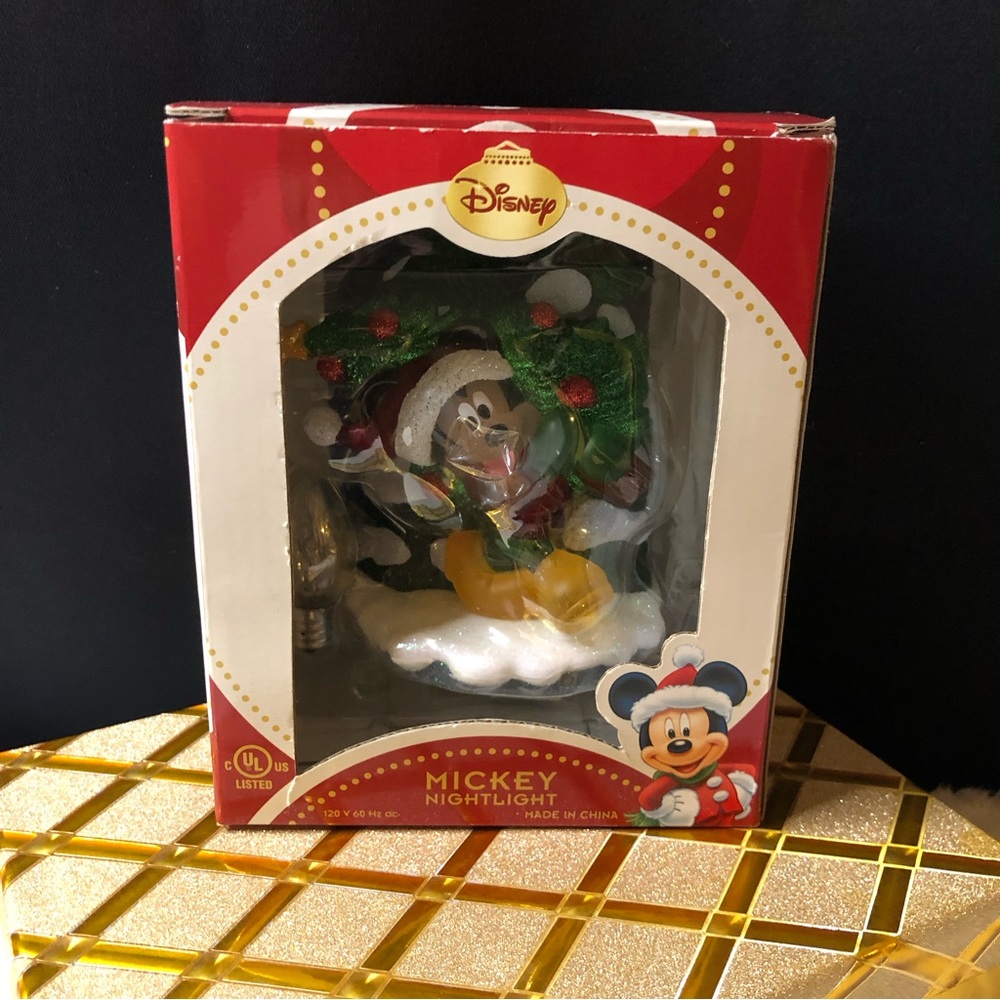 New Disney Retired Mickey Mouse, Carrying A Decorated X-Mas Tree Night Light